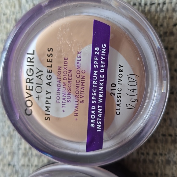 COVERGIRL+OLAY SIMPLY AGELESS FOUNDATION  #235 MEDIUM LIGHT & #210 CLASSIC IVORY - Picture 3 of 5